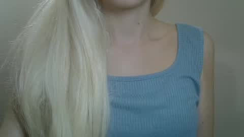 Snapshot of ditamilton chatting on 07.28.26 DitaMilton online show from 07.28.26