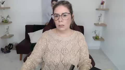 Snapshot of diva_milf chatting on 06.21.26 Diva online show from 06.21.26