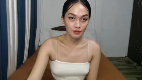 DIVINA online show from 01.18.25