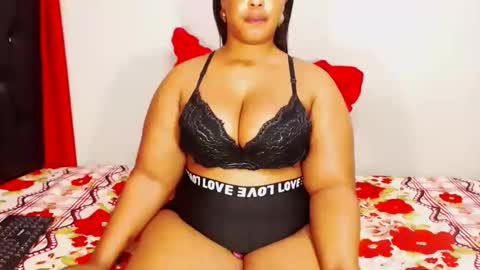 Snapshot of divinebooty93 chatting on 10.03.25 divinebooty93 online show from 10.03.25