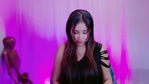 Snapshot of divinelynn chatting on 02.05.25 DivineLynn online show from 02.05.25