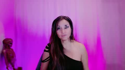 Snapshot of divinelynn chatting on 02.06.25 DivineLynn online show from 02.06.25