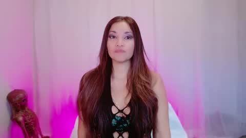 Snapshot of divinelynn chatting on 03.12.25 DivineLynn online show from 03.12.25