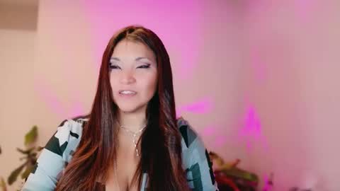 DivineLynn online show from 01.16.26