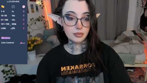 Snapshot of dixipixi_ chatting on 09.21.25 dixipixi_ online show from 09.21.25