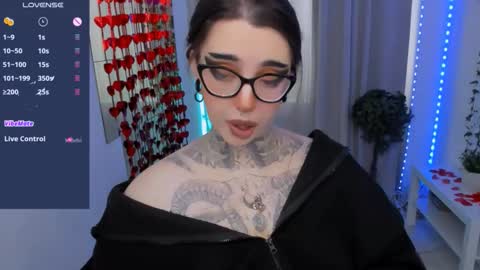 Snapshot of dixipixi_ chatting on 02.12.26 dixipixi_ online show from 02.12.26