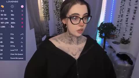 Snapshot of dixipixi_ chatting on 06.19.26 dixipixi_ online show from 06.19.26
