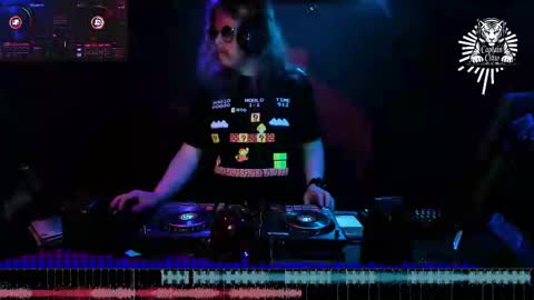Snapshot of dj_capitain_claw chatting on 02.22.25 Adrian Arturo online show from 02.22.25