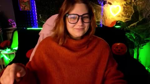 Snapshot of djennapalme chatting on 10.25.25 Jenia online show from 10.25.25