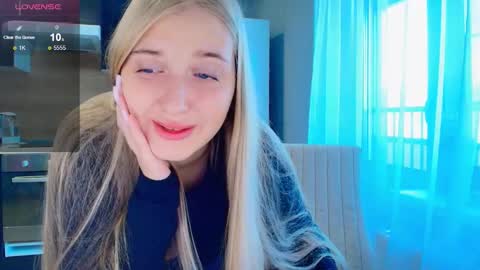 Snapshot of do_u_want_alice chatting on 10.12.25 Alice online show from 10.12.25