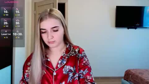 Snapshot of do_u_want_alice chatting on 10.17.25 Alice online show from 10.17.25