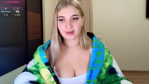 Snapshot of do_u_want_alice chatting on 10.24.25 Alice online show from 10.24.25