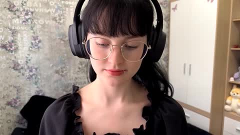 Annie PVT IS OPEN online show from 09.10.25