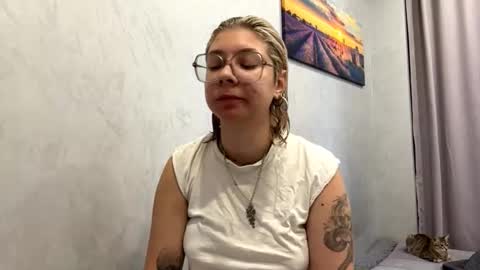 Snapshot of dodiekurr chatting on 09.10.25 Chloe online show from 09.10.25