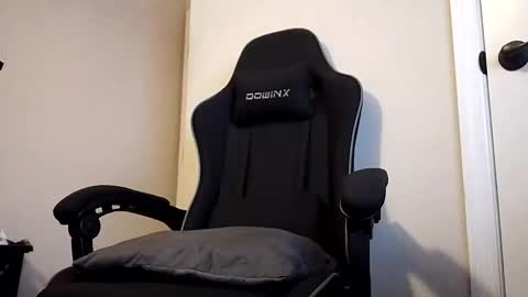 Snapshot of doghouse77 chatting on 09.16.25 Steve online show from 09.16.25