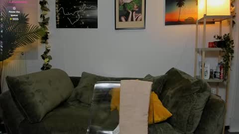 Snapshot of dolce_betty chatting on 02.15.25 Betty online show from 02.15.25