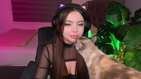 Hii Dont forget to follow me . online show from 04.17.26