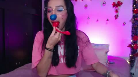 Snapshot of dolceclown_ chatting on 12.05.24 dolceclown_ online show from 12.05.24