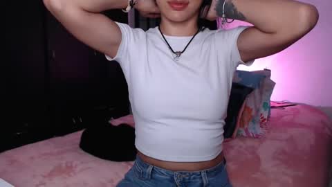 Snapshot of dolceclown_ chatting on 02.26.25 dolceclown_ online show from 02.26.25