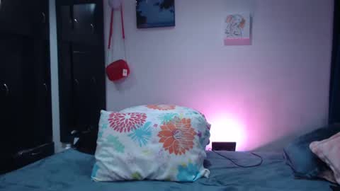 Snapshot of dolceclown_ chatting on 09.11.25 dolceclown_ online show from 09.11.25