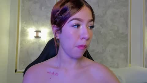 Snapshot of doll_eyeess_ chatting on 09.10.25 D  online show from 09.10.25