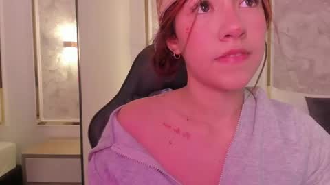 Snapshot of doll_eyeess_ chatting on 09.20.25 D  online show from 09.20.25