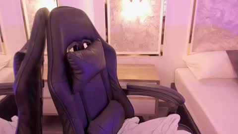 Snapshot of doll_eyeess_ chatting on 09.30.25 D  online show from 09.30.25