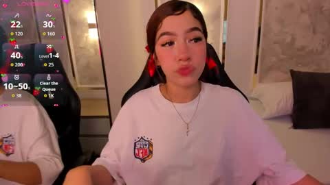 Snapshot of doll_eyeess_ chatting on 10.11.25 D  online show from 10.11.25