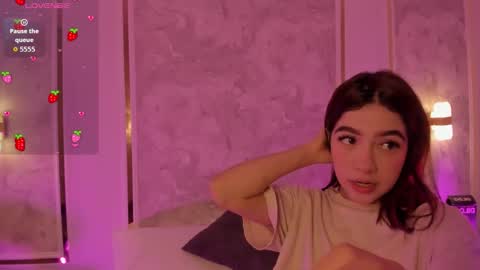 Snapshot of doll_eyeess_ chatting on 10.17.25 D  online show from 10.17.25