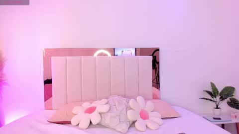 doll_isa_ online show from 03.13.26