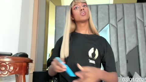 ISA DOLL online show from 01.03.25