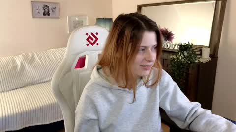 Snapshot of doll_lesli chatting on 12.09.24 Your doll Lesli online show from 12.09.24