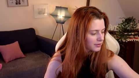 Snapshot of doll_lesli chatting on 02.27.25 Your doll Lesli online show from 02.27.25