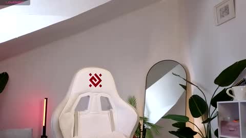 Snapshot of doll_lesli chatting on 09.30.25 Your doll Lesli online show from 09.30.25