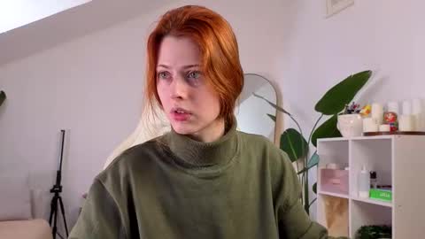 Snapshot of doll_lesli chatting on 10.17.25 Your doll Lesli online show from 10.17.25