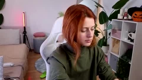 Snapshot of doll_lesli chatting on 10.19.25 Your doll Lesli online show from 10.19.25