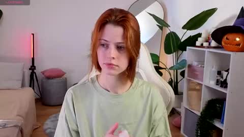 Snapshot of doll_lesli chatting on 10.23.25 Your doll Lesli online show from 10.23.25