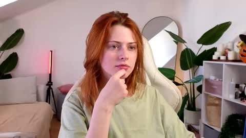 Snapshot of doll_lesli chatting on 10.24.25 Your doll Lesli online show from 10.24.25