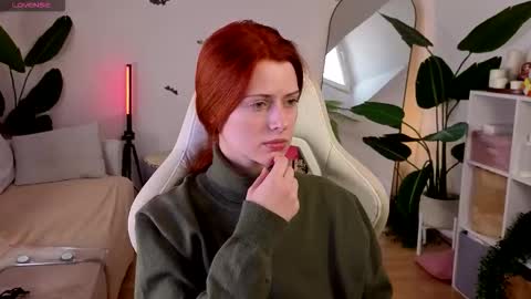 Snapshot of doll_lesli chatting on 10.27.25 Your doll Lesli online show from 10.27.25