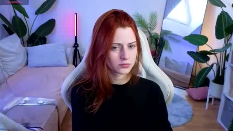 Snapshot of doll_lesli chatting on 11.08.25 Your doll Lesli online show from 11.08.25