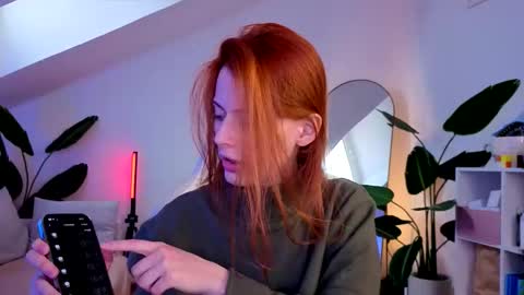 Snapshot of doll_lesli chatting on 11.23.25 Your doll Lesli online show from 11.23.25