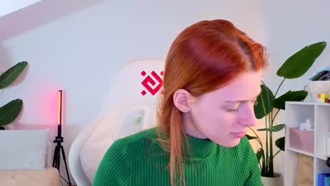 Snapshot of doll_lesli chatting on 11.26.25 Your doll Lesli online show from 11.26.25