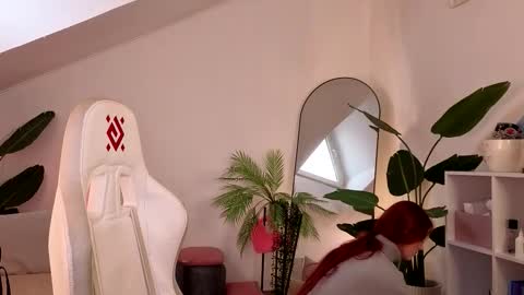 Snapshot of doll_lesli chatting on 12.18.25 Your doll Lesli online show from 12.18.25