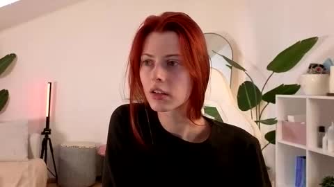 Snapshot of doll_lesli chatting on 12.19.25 Your doll Lesli online show from 12.19.25