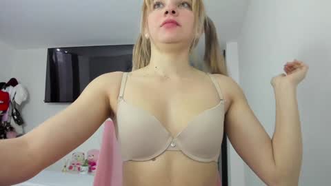 doll_oriana online show from 01.28.25