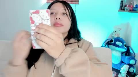 Snapshot of doll_snow chatting on 10.12.25 Antrtica online show from 10.12.25