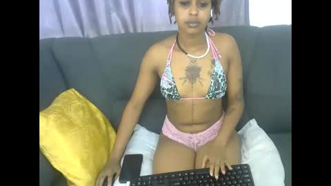 Snapshot of doll_starr chatting on 01.21.25 doll_starr online show from 01.21.25