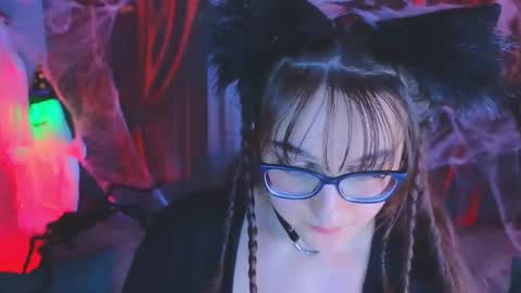 Snapshot of doll_tessa chatting on 10.27.25 Tessa online show from 10.27.25