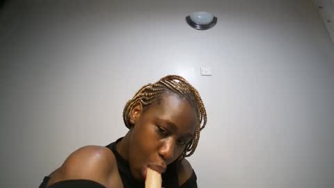 Snapshot of dollberry chatting on 12.13.24 dollberry online show from 12.13.24