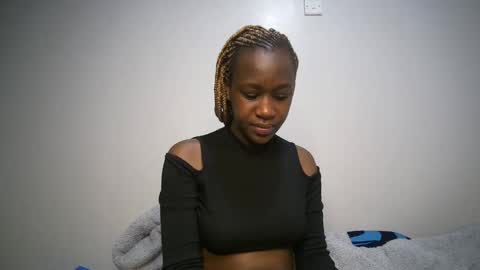 Snapshot of dollberry chatting on 12.13.24 dollberry online show from 12.13.24